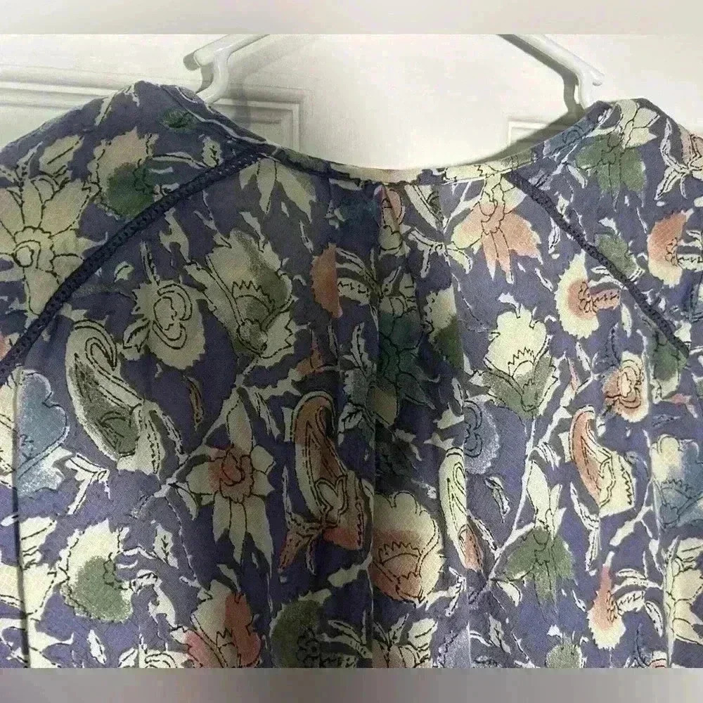 Lucky Brand Pullover, round Neck with v-neck at tie, boho, flower, top. Small - Picture 6 of 9